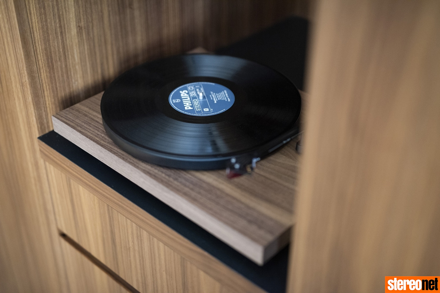 Новая награда Pro-Ject Debut Carbon EVO: «5 звезд» (Applause Award) в обзоре сайта StereoNet (Великобритания)