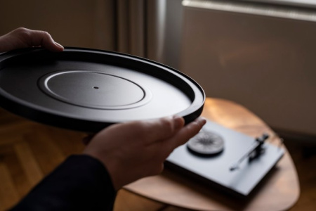 Pro-Ject DEBUT CARBON EVO (2M Red) SATIN YELLOW_2